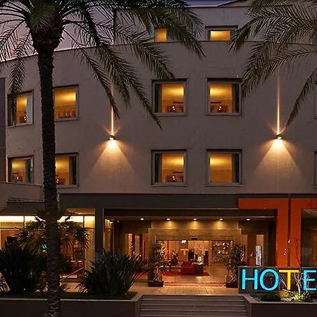 호텔 Thotel Lamezia 4*